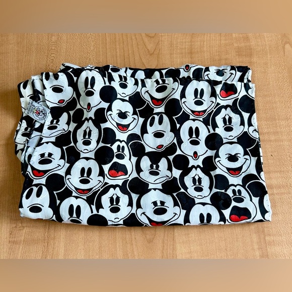 Disney Accessories - Disney Mickey mouse scarf long